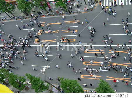Pedestrian heaven in Akihabara 950751