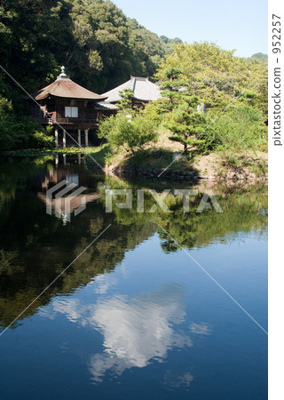 The sacred pond and the sanctuary of Negoriji 952257