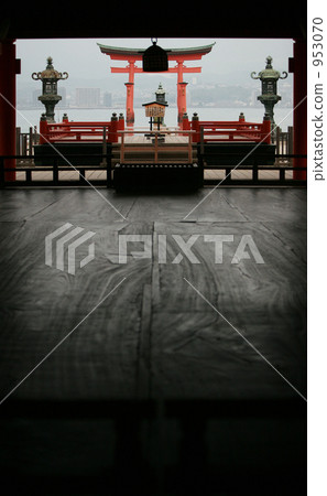 Miyajima Itsukushima shr 953070