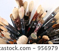 Many brushes 956979