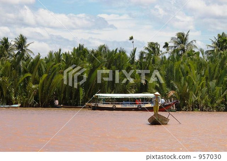 A woman riding A woman riding 957030