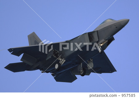US Air Force F 22 Raptor Approach Scene 957585