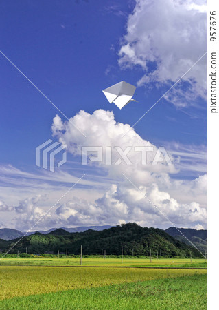 Autumn sky and paper airplane 957676