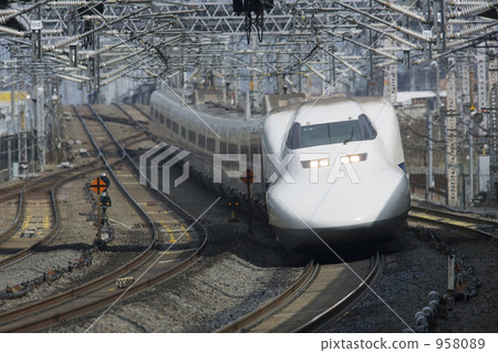 Shinkansen series 700 958089