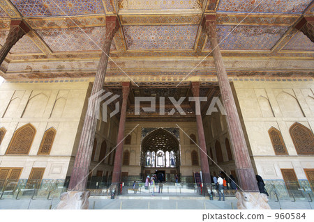 The entrance of the palace of Chehl-Sathorn 960584