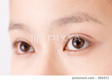 一位年輕女士的眼睛 一位年輕女士的眼睛 960852