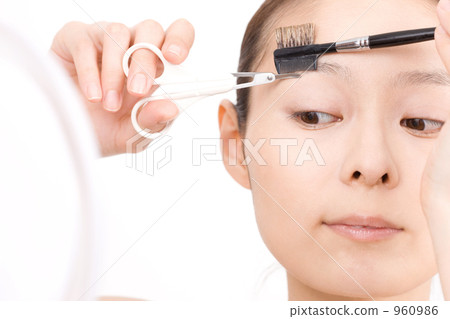 一個女人準備眉毛 960986