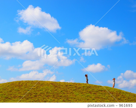 Children and hills 961693