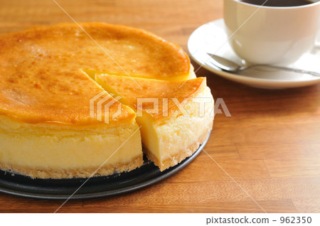 Freshly baked cheesecake 962350