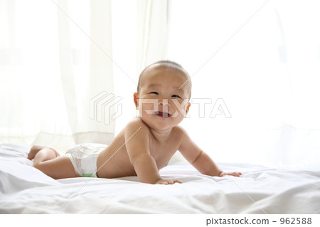 裸體嬰兒（僅限尿布） 962588