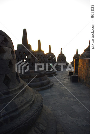 Early morning Borobudur ruins Early morning Borobudur ruins 962835