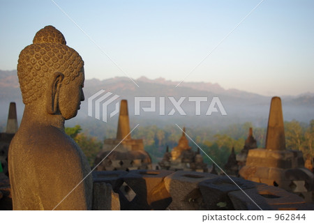 Early morning Borobudur ruins Early morning Borobudur ruins 962844