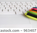 Laptop computer and line marker 963407