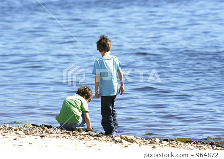 Brothers to play with 964872