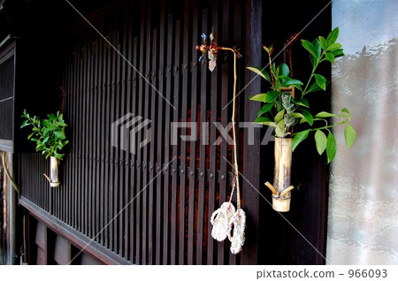 bamboo handiwork, lattice window, vase for one flower 966093