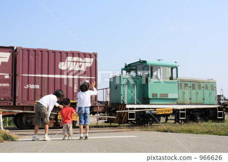 The train came. The train came. 966626