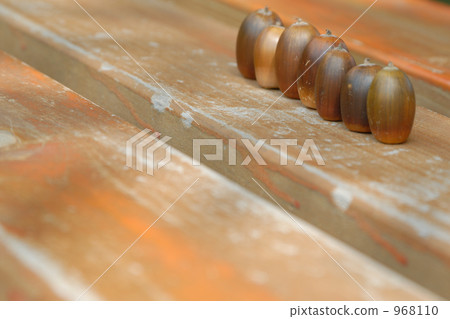 compare heights, roundness, rotundity 968110