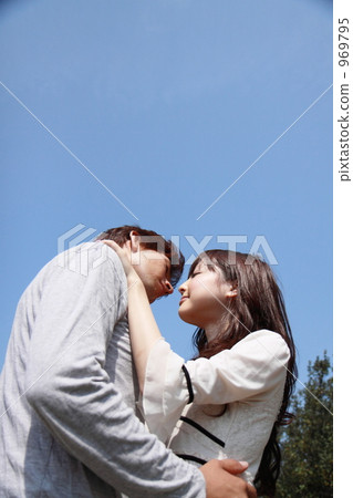 兩個人親吻 兩個人親吻 969795