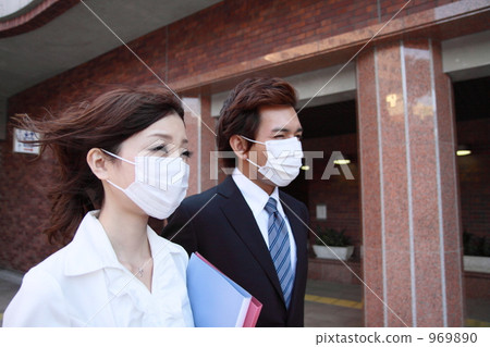 Two people who caught a cold 969890