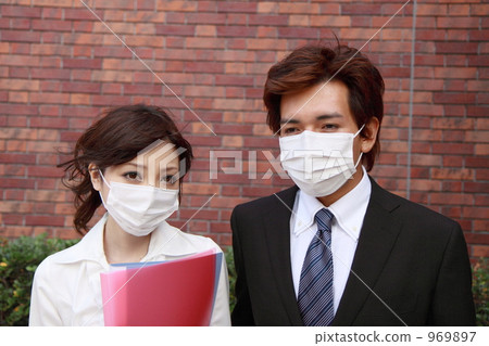 Two people who caught a cold 969897