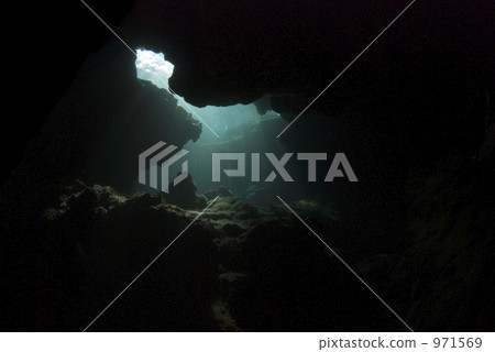 海底洞穴 岩石地帶 斗篷 971569