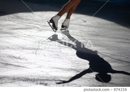 Figure skating silhouette 974159