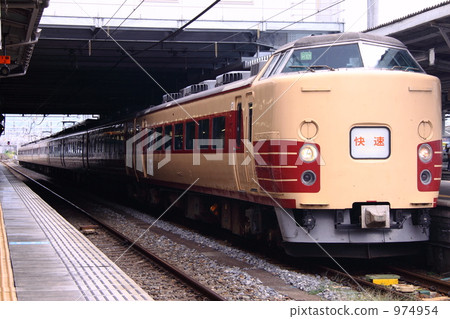 183 series, matsumoto station, former color of national trains 974954