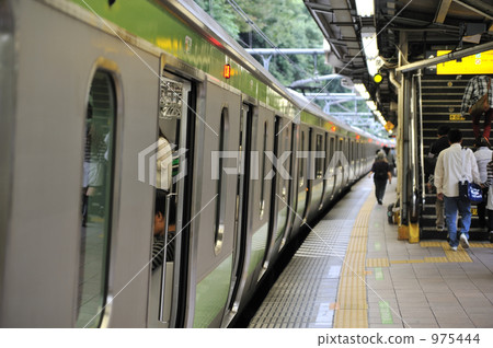 yamanote line, harajuku station, electric train 975444