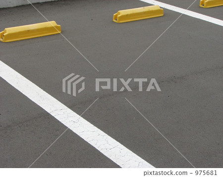 Mansion parking lot Mansion parking lot 975681