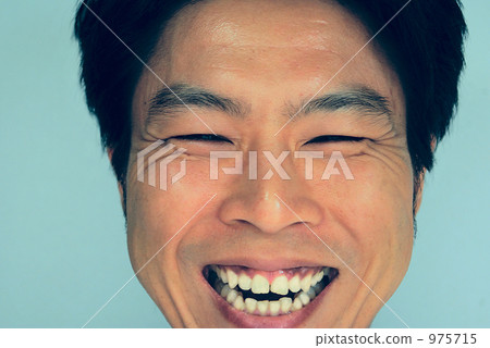 A man who smiles 975715