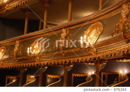 Estate Theater 976265