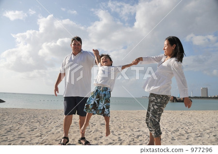 Parent and child playing on the beach Parent and child playing on the beach 977296