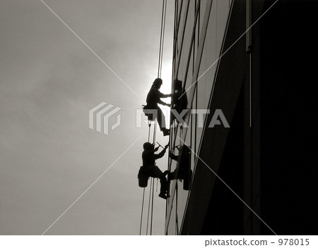 清潔窗戶 高處工作 兩個人 978015