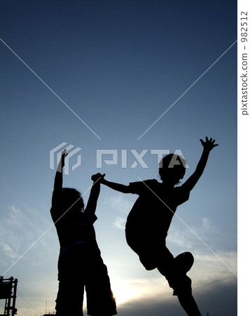 Brothers silhouette 982512