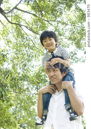 在背上 背馱式騎行 父母和小孩 983470