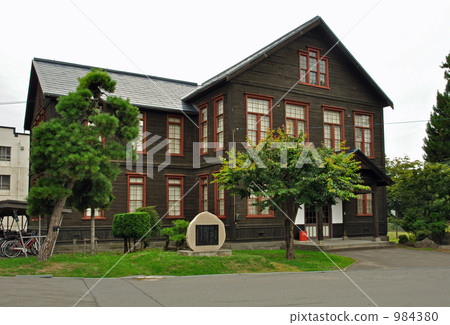 Walking in Hirosaki · Kagamigaoka Memorial Hall 984380