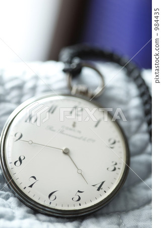 Pocket watch 984435