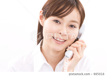 女商人談話在電話 女商人談話在電話 985018