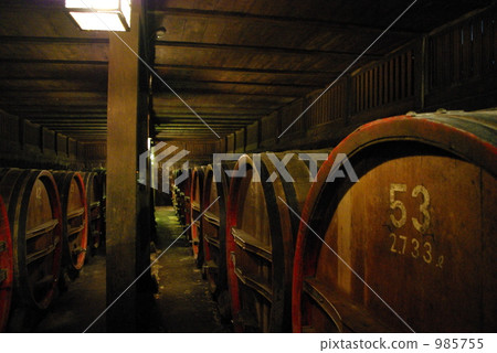 酒桶倉庫 985755