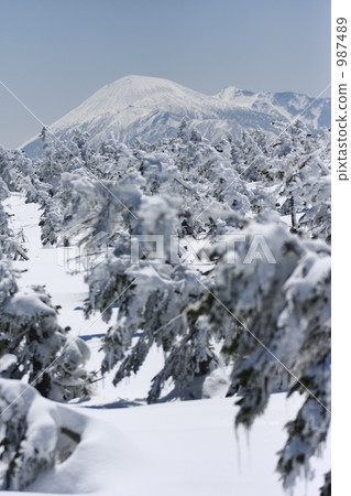 The waters of Hachimantai in the remaining snow and Mt. Iwate The waters of Hachimantai in the remaining snow and Mt. Iwate 987489