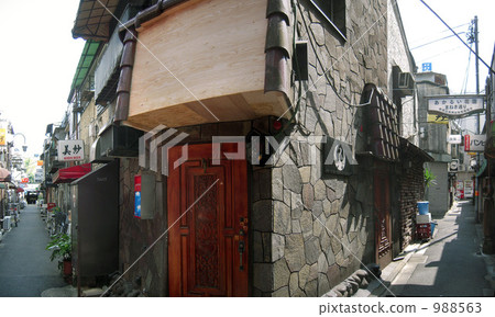 Shinjuku Golden Street 988563