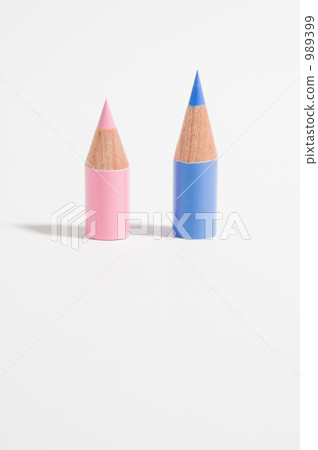 兩三支彩色鉛筆 989399
