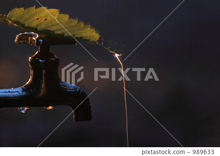 水龍頭和雨水 989633