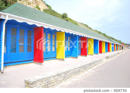 British coast specialties Colorful beach hut 989730
