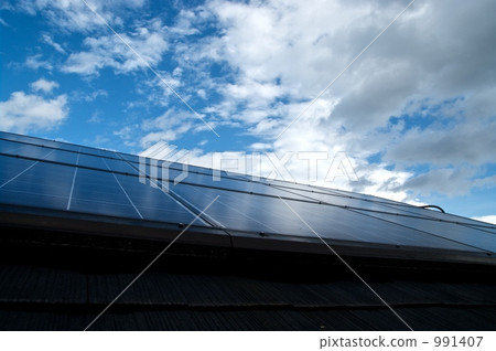 房子有太陽能電池板 房子有太陽能電池板 991407