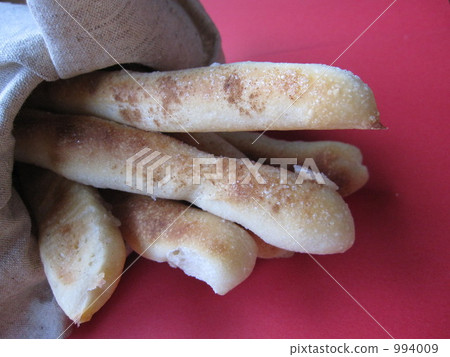 細長的麵包 994009