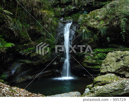 kuroyama-san-taki, three waterfalls of kurosan, basin under waterfall 995729