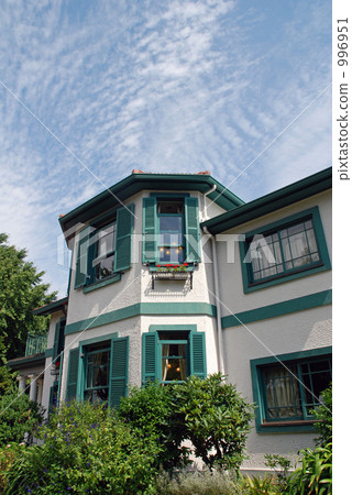 Bluff # 18 Building 996951