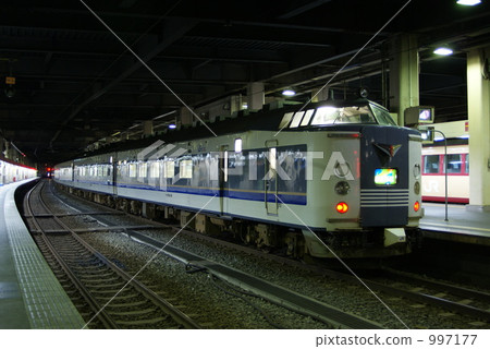 As soon as the Kanazawa station stops 997177