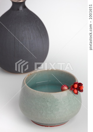 Hanging with a sweet bean with flowers 1001651